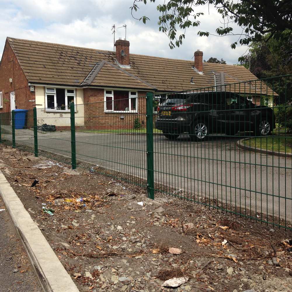 1.2m Twin Wire 656 Fencing - Green RAL 6005 (per 2.5m Bay)