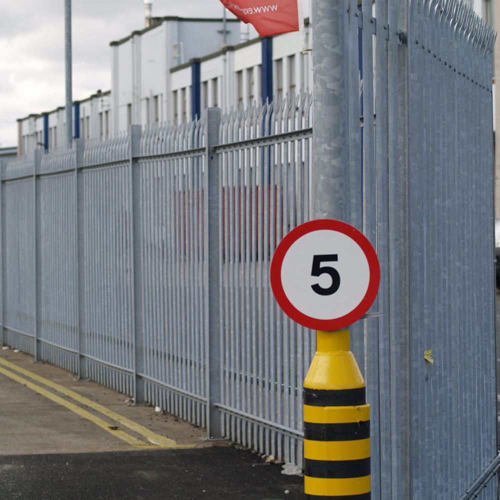 1.8m Galvanised Steel Palisade Fencing Kit (2.75m Bay)